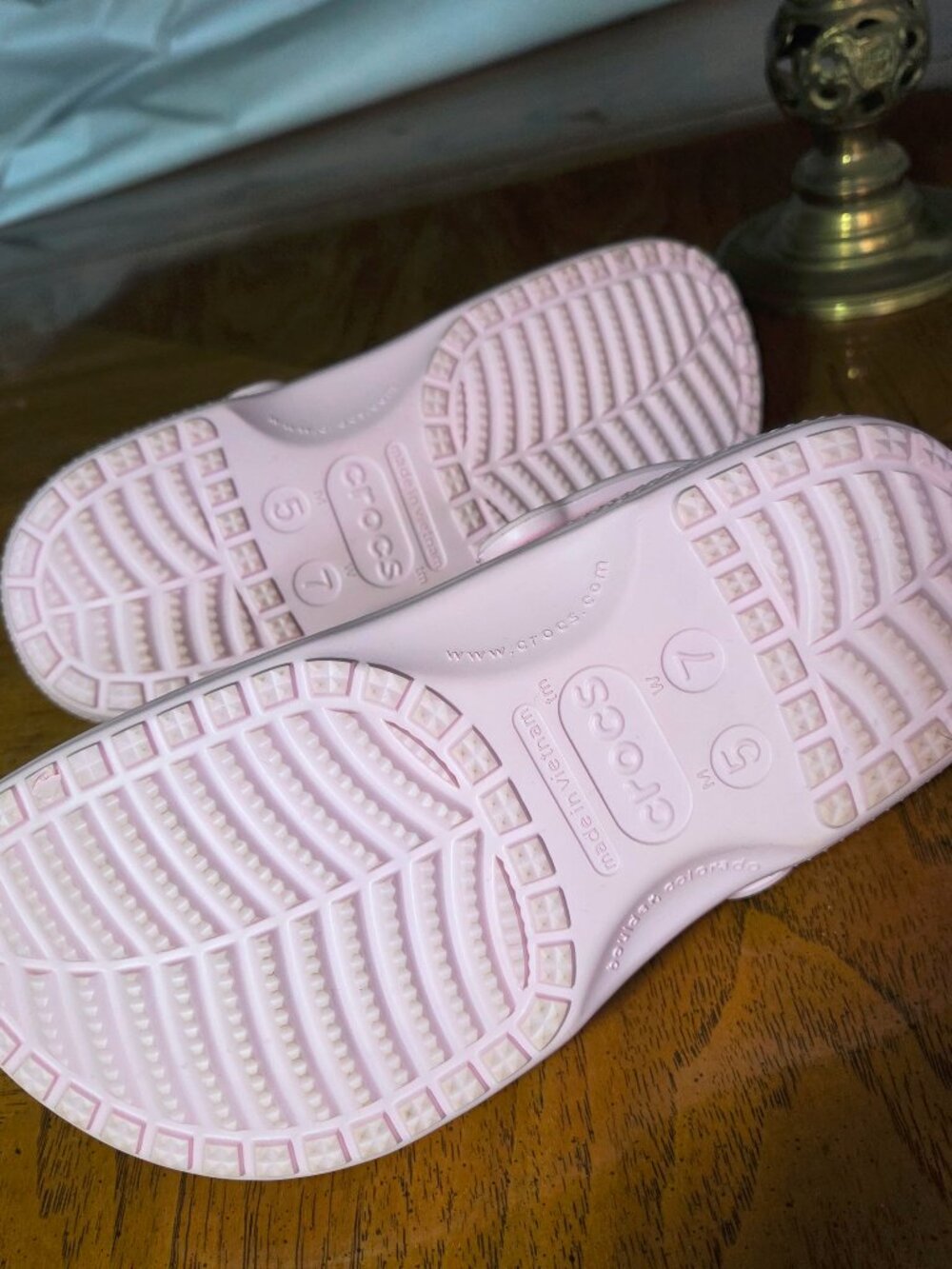 Crocs Classic Clog Disney Parks Soft Pink Size W/7 M/5 - Picture 9 of 10